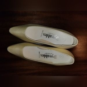 Women's size 9 dyable cream pumps